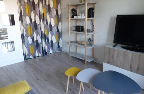 Anatole France Apartment | Studio Balcon Proche Hypercentre de Narbonne