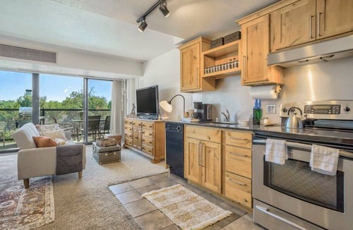 Central Colorado Springs Apartment | Studio balcony w bbq in Citywalk DT Lofts Colorado