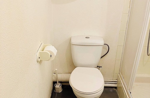 Pilotiere Apartment | Studio Bd Jules Verne well located easy access Centre -Transport & commerce