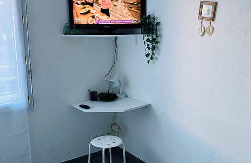 Pilotiere Apartment | Studio Bd Jules Verne well located easy access Centre -Transport & commerce