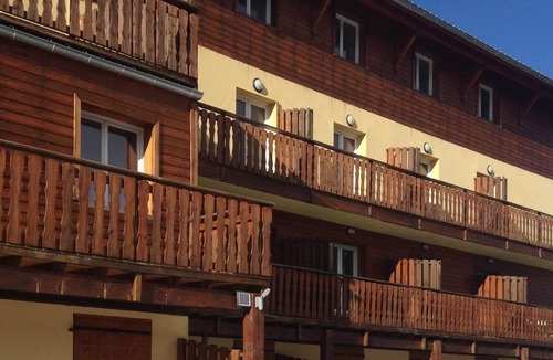 Seyne Apartment | studio bedroom terrace