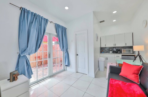 Downtown Hollywood Apartment | Studio Beetween Downtown & Beach