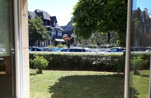 Deauville City Centre Apartment | STUDIO, between center and beach in DEAUVILLE.