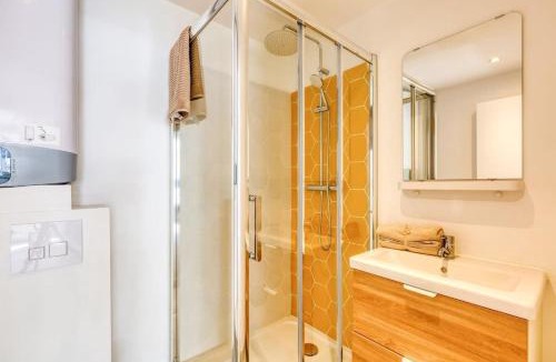 Gif-sur-Yvette Apartment | Studio Black & Gold Proche Versailles