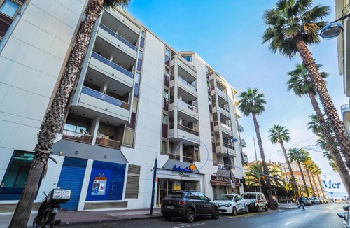 Juan-les-Pins Apartment | studio bleu Juan les Pins