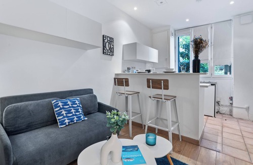 Saint-Louis Apartment | Studio Bleu Roi - 5min from the Château de Versailles