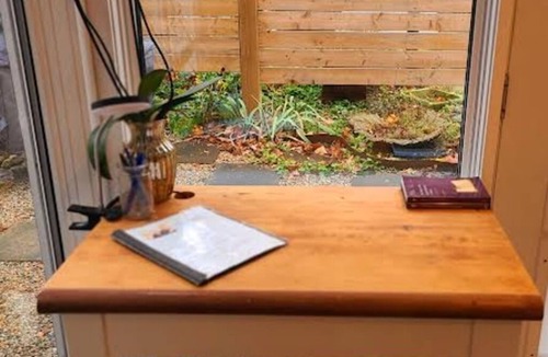 Elora Apartment | Studio Blue tiny home retreat- quick walk to town, quiet, serene get away!