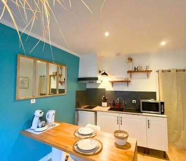 Moulins Apartment | Studio Boho-Chic en hyper-centre de Moulins au calme avec Parking en face