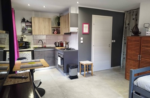 Brouzet-les-Ales Apartment | Studio Bouquet