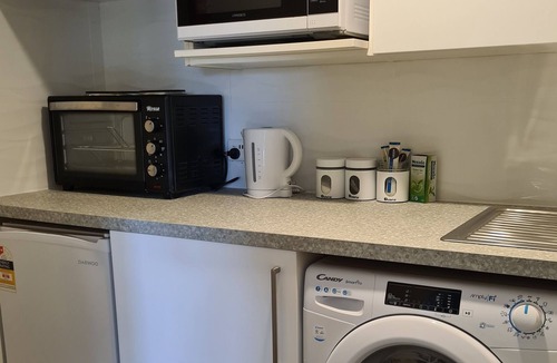 Browns Bay Apartment | Studio Browns Bay - newly refurbished