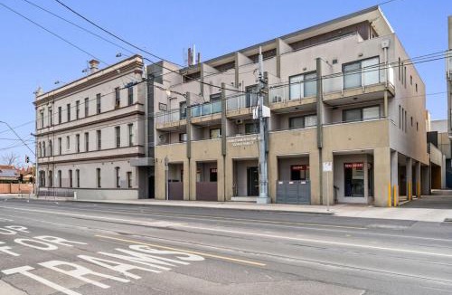 Brunswick West Apartment | Studio Brunswick Rd - Free Parking - 10 min to CBD