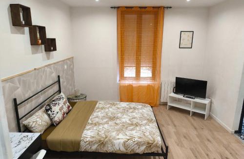 Charleville-Mezieres Apartment | Studio budget avec parking