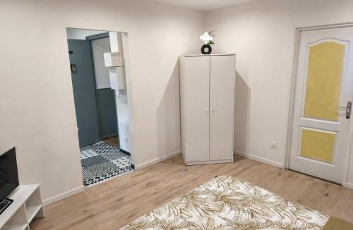 Charleville-Mezieres Apartment | Studio budget avec parking