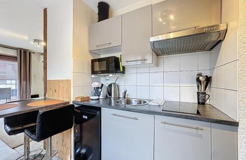 Tarbes Apartment | Studio business hyper centre Tarbes, bureau dédié, Wi-Fi éthernet, arrivée autonome