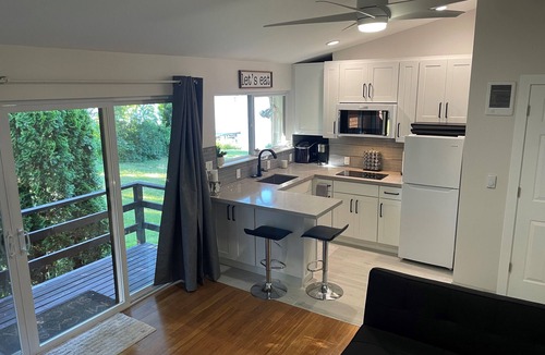 Picnic Point-North Lynnwood House | Studio by the Lake with Access to Watercraft