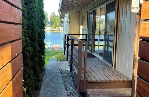 Picnic Point-North Lynnwood House | Studio by the Lake with Access to Watercraft