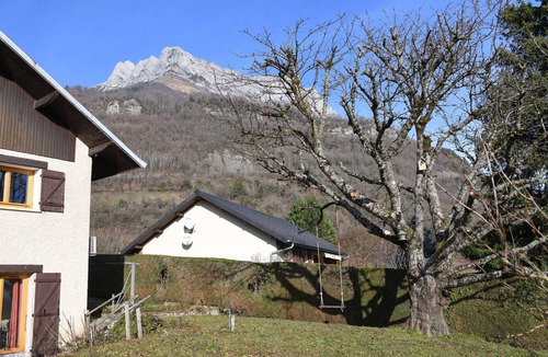 Saint-Pierre-d'Albigny Ski Chalet | Studio "Chez l’habitant" with Mountain View