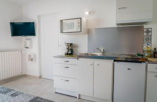 Saint-Laurent-les-Tours Apartment | Studio calme et nature bien situé