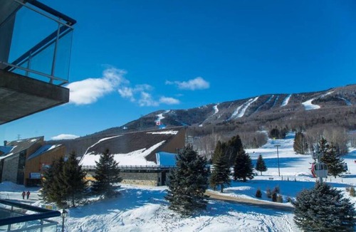 Saint Ferreol les Neiges Apartment | Studio at the base of Mont-Sainte-Anne
