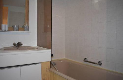 Font-Romeu-Odeillo-Via Apartment | Studio cabine au centre de Font Romeu avec parking - FR-1-580-88