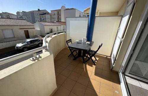 Saint-Hilaire-de-Riez Apartment | Studio cabine 3/4 couchages avec balcon et parking à Saint-Hilaire-de-Riez - FR-1-224C-293