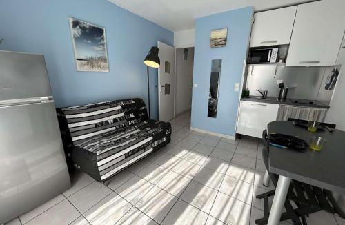 Saint-Hilaire-de-Riez Apartment | Studio cabine 3/4 couchages avec balcon et parking à Saint-Hilaire-de-Riez - FR-1-224C-293