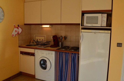 Banyuls-sur-Mer Apartment | Studio cabin 4 pers, near beach, street and mountain view