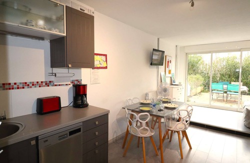 Le Grau-Du-Roi Apartment | Studio Cabin 4 people Ground floor swimming pools near sea, shops