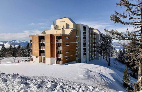 Chamrousse Apartment | Studio cabin 4 places at the foot of the slopes, valley view