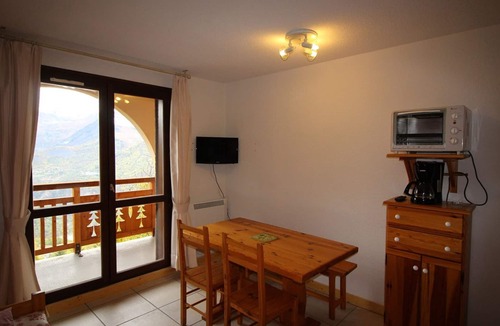Auris Apartment | Studio cabin 4 ppl, 400m to slopes, parking, pets allowed