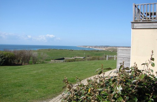 Wimereux Apartment | Studio cabin (45) - sea view & WIFI - Fully renovated