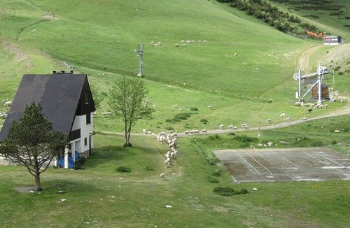 La Mongie Apartment | Studio cabin for 4, covered parking, 50m from slopes