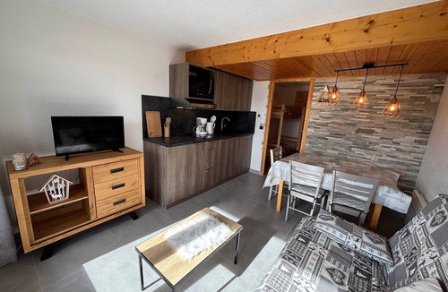 Les Saisies Apartment | Studio cabin for 4, Les Saisies, pets allowed