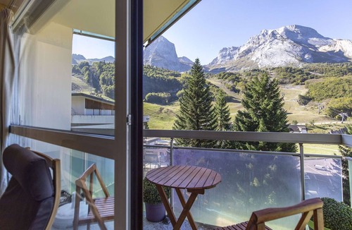 Eaux-Bonnes Apartment | Studio cabin for 6 near slopes, mountain view