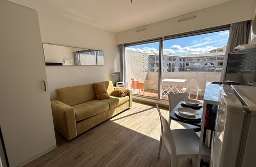 Sete Apartment | Studio cabin in Sete with terrace and air conditioning