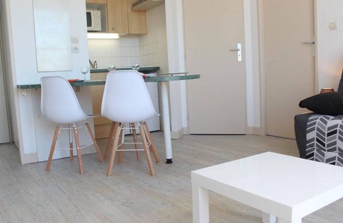 La Rochelle Apartment | Studio Cabin La Rochelle with Balcony and Private Parking