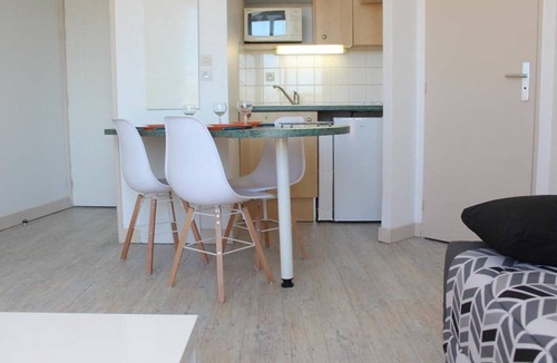 La Rochelle Apartment | Studio Cabin La Rochelle with Balcony and Private Parking
