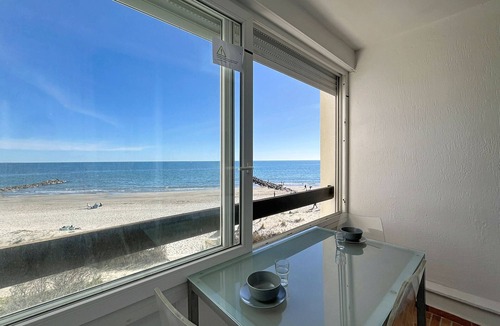 Carnon-Plage Apartment | Studio cabin sea view with private parking - sleeps 3