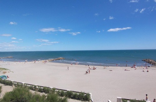 Carnon-Plage Apartment | Studio cabin sea view with private parking - sleeps 3