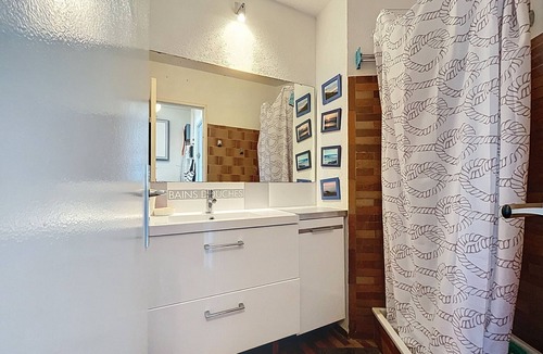Carnon-Plage Apartment | Studio cabin sea view with private parking - sleeps 3
