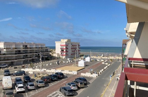 Sainte-Cecile-Plage Apartment | Studio cabin, sleeps 4, on the Sainte Cécile esplanade