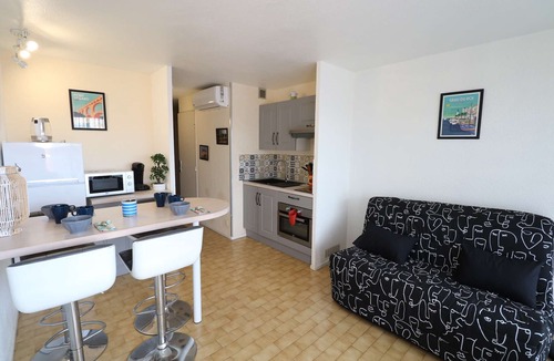 Le Grau-Du-Roi Apartment | Studio Cabin swimming pool elevator parking air conditioning