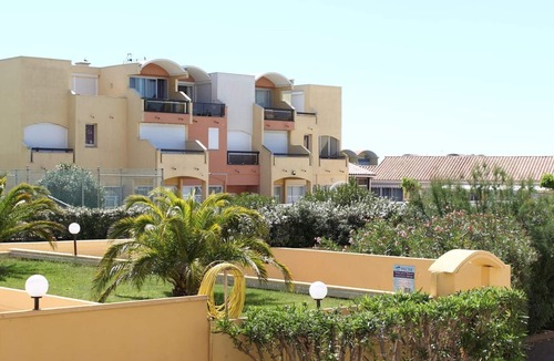 Port Rive Gauche Apartment | Studio cabin with pool, sleeps 4, Gruissan