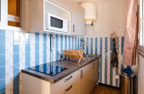 Narbonne-Plage Apartment | Studio cabine à 20m de la plage avec balcon et parking à Narbonne-Plage - FR-1-409-140