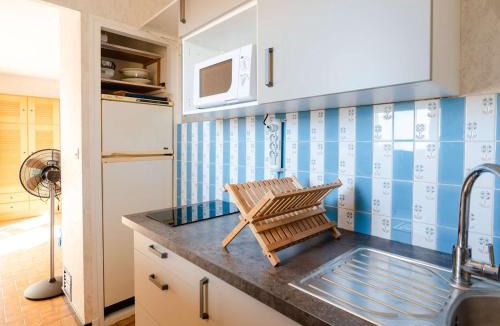 Narbonne-Plage Apartment | Studio cabine à 20m de la plage avec balcon et parking à Narbonne-Plage - FR-1-409-140
