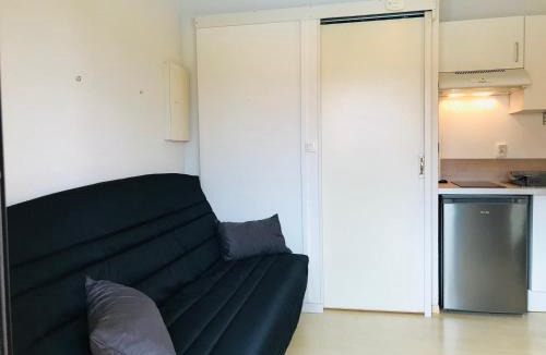 Argeles Plage Apartment | Studio Cabine à 400m Plage avec Piscine, Parking Privé, Proche Commerces à Argelès-sur-Mer - FR-1-776-16