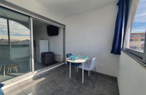 Sete Apartment | Studio cabine à Sète avec climatisation et parking, proche canal - FR-1-338-398