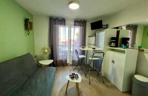 Sete Apartment | Studio Cabine avec Piscine, Parking Privé et Wifi - Proche Plage et Commerces à Sète - FR-1-338-574