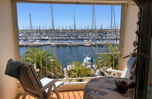 Gruissan Apartment | Studio Cabine Avec Terrasse et vue Imprenable sur L'entrée du Port