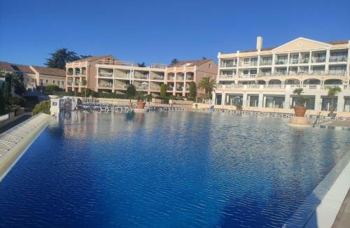 La Croix des Gardes Apartment | Studio cabine Cannes - Vue mer - Piscine - Parking